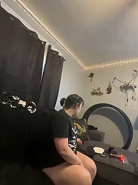 Snapshot of AmalaHexx chatting on 04.14.26 AmalaHexx online show from 04.14.26