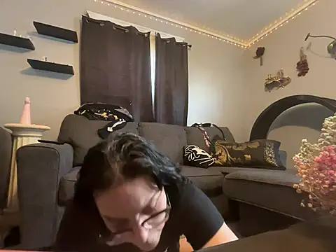 Snapshot of AmalaHexx chatting on 04.15.26 AmalaHexx online show from 04.15.26