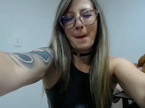 VALELUXX online show from 04.24.26
