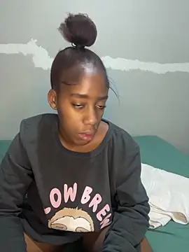 petite bee online show from 05.02.26