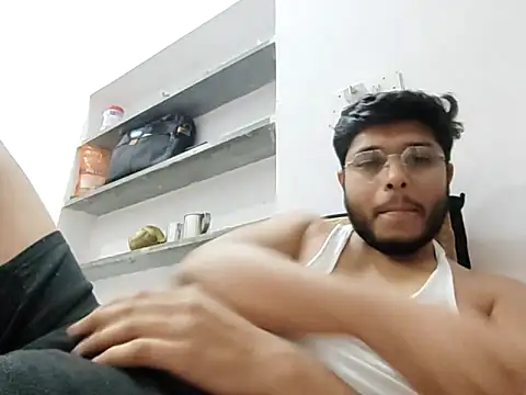 Snapshot of boy511 chatting on 04.12.26 boy511 online show from 04.12.26