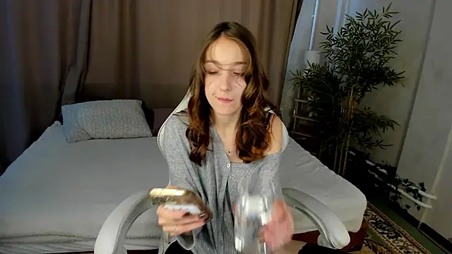 Snapshot of alis_tauber chatting on 06.20.26 alis tauber online show from 06.20.26