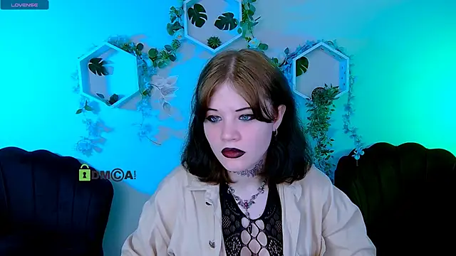 nikki kiss  online show from 06.12.26