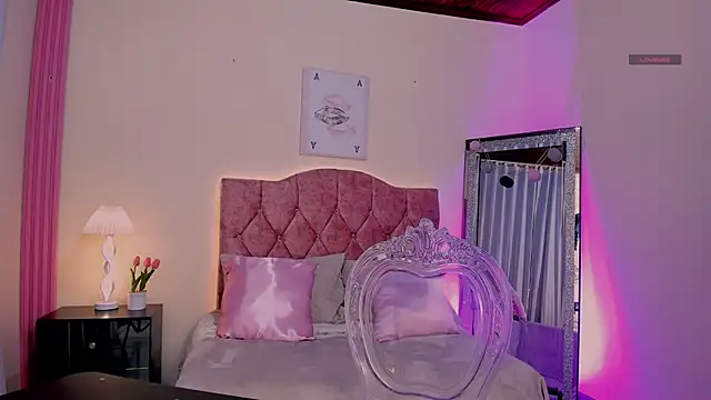 Luna Petti online show from 04.17.26