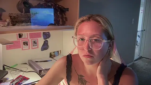 MUSCLEMOMMY1365 online show from 04.26.26