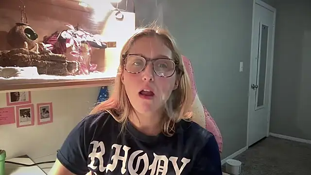 MUSCLEMOMMY1365 online show from 06.11.26