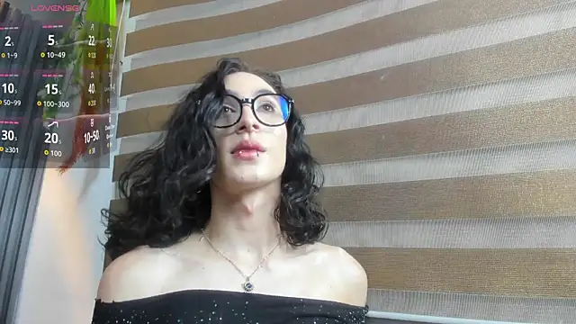 Snapshot of Shammy_rosse chatting on 06.15.26 Shammy rosse online show from 06.15.26