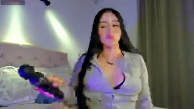 holly444  online show from 05.23.26