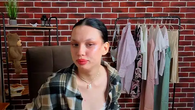 BrendaaWarren online show from 04.18.26