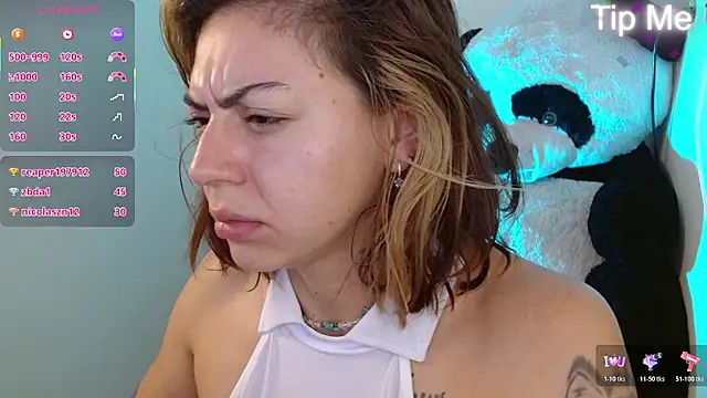 Snapshot of aprildumont chatting on 05.02.26 aprildumont online show from 05.02.26