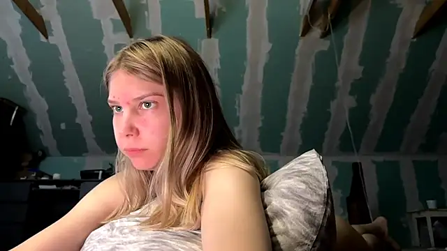 Skinny girl  online show from 05.12.26