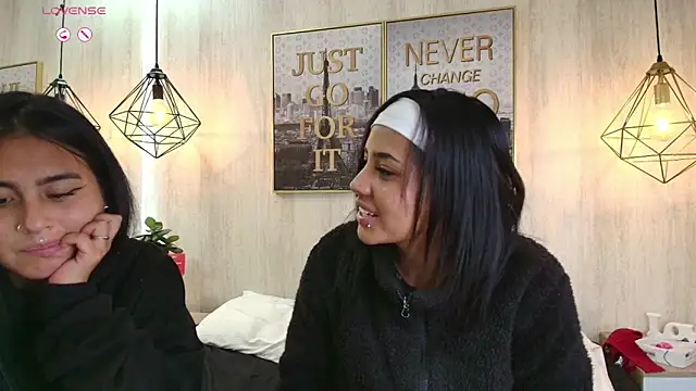 Serena and zoe online show from 04.29.26