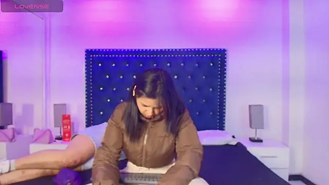 Serena and zoe online show from 05.05.26