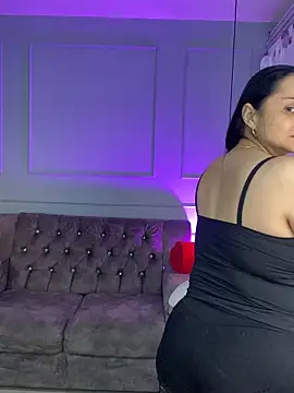 Snapshot of Catalinaa_luz chatting on 04.15.26 Catalinaa luz online show from 04.15.26