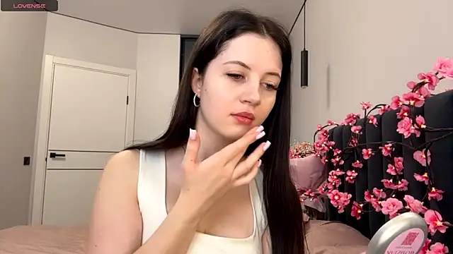 Rose Retslav online show from 04.20.26