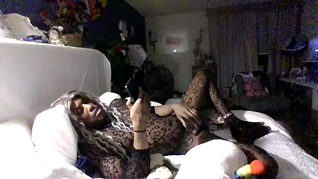 Snapshot of Dicksee_Left chatting on 04.21.26 Dicksee Left online show from 04.21.26