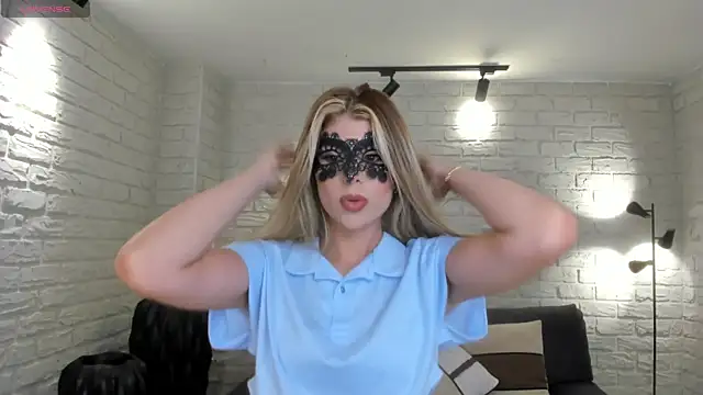 Snapshot of MiaSilvaX chatting on 06.19.26 MiaSilvaX online show from 06.19.26