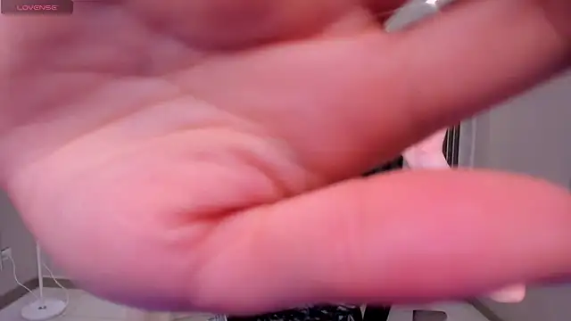 Snapshot of PaulineSanz chatting on 05.16.26 PaulineSanz online show from 05.16.26