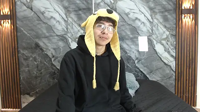 NoahWalker   online show from 05.01.26