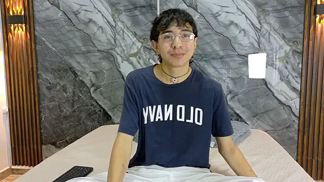 NoahWalker   online show from 05.04.26