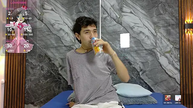 Snapshot of NoahWalker__ chatting on 07.10.26 NoahWalker online show from 07.10.26