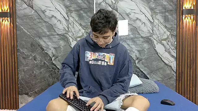 Snapshot of NoahWalker__ chatting on 07.16.26 NoahWalker online show from 07.16.26