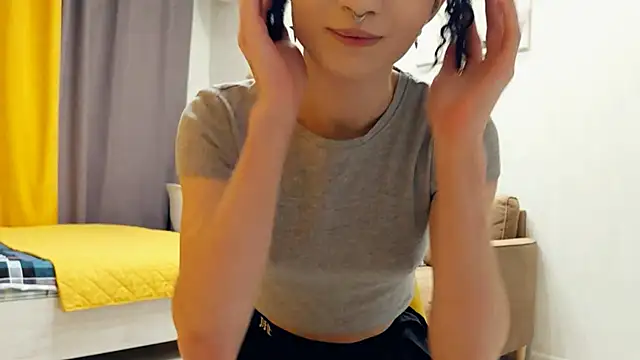 Snapshot of CinnamonCurl chatting on 05.01.26 CinnamonCurl online show from 05.01.26