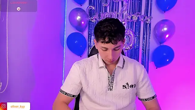 Snapshot of OLIVER_K chatting on 06.11.26 OLIVER K online show from 06.11.26
