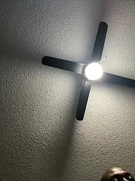 Snapshot of LoVEiSMor chatting on 04.16.26 LoVEiSMor online show from 04.16.26