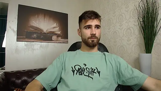 Snapshot of KyloEast chatting on 07.17.26 KyloEast online show from 07.17.26