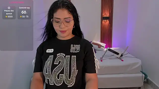 LucyWild8 online show from 04.22.26