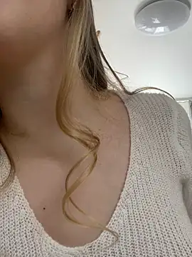 Snapshot of LilianHowards chatting on 05.04.26 LilianHowards online show from 05.04.26