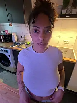 SweetPetiteNoir online show from 04.19.26