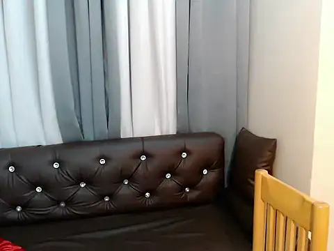 Snapshot of marie_castro chatting on 05.27.26 marie castro online show from 05.27.26