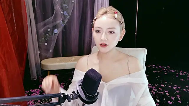 Unique Mia online show from 05.12.26