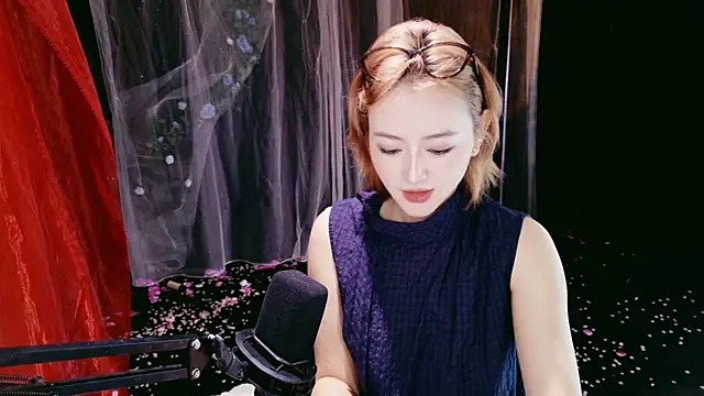 Unique Mia online show from 05.25.26