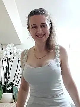 Snapshot of irresistibelle chatting on 05.06.26 irresistibelle online show from 05.06.26