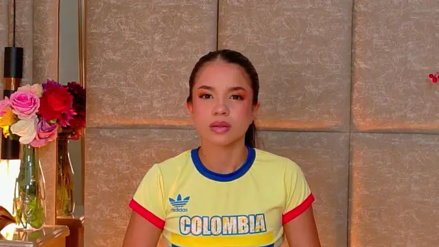 Snapshot of Valeria-Beltran chatting on 06.18.26 Valeria-Beltran online show from 06.18.26