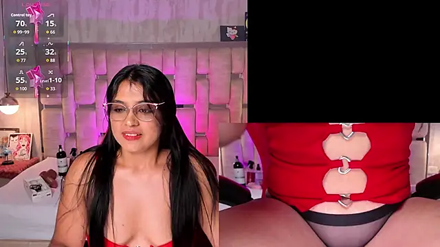 Snapshot of LuciaReid chatting on 04.24.26 LuciaReid online show from 04.24.26