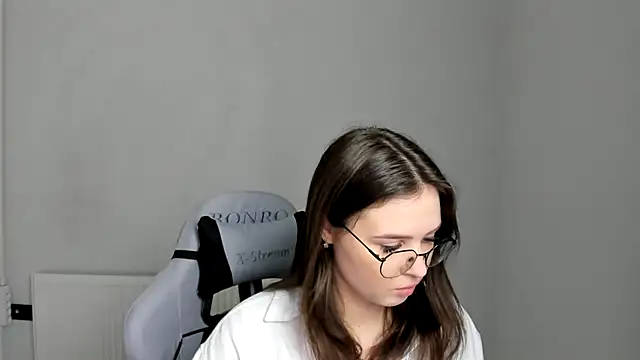 Regina cute  online show from 05.05.26