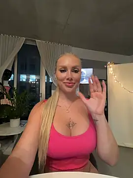 Snapshot of Karen_Luxe chatting on 06.27.26 Karen Luxe online show from 06.27.26