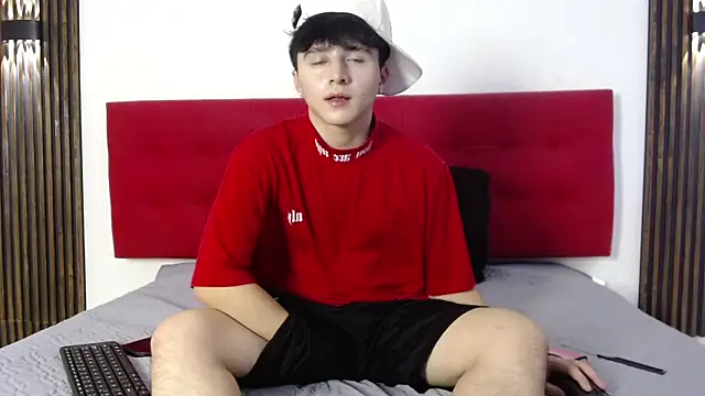 Snapshot of LunayDream chatting on 04.23.26 LunayDream online show from 04.23.26