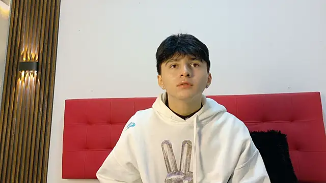 Snapshot of LunayDream chatting on 04.26.26 LunayDream online show from 04.26.26