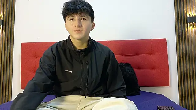 Snapshot of LunayDream chatting on 04.29.26 LunayDream online show from 04.29.26