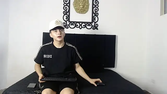 Snapshot of LunayDream chatting on 05.11.26 LunayDream online show from 05.11.26