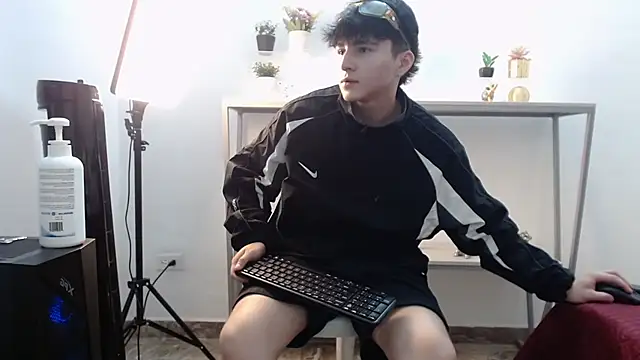 Snapshot of LunayDream chatting on 05.21.26 LunayDream online show from 05.21.26