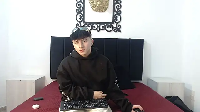 Snapshot of LunayDream chatting on 05.22.26 LunayDream online show from 05.22.26