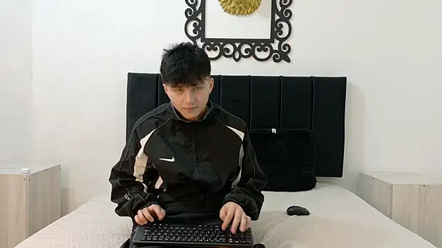 Snapshot of LunayDream chatting on 05.23.26 LunayDream online show from 05.23.26