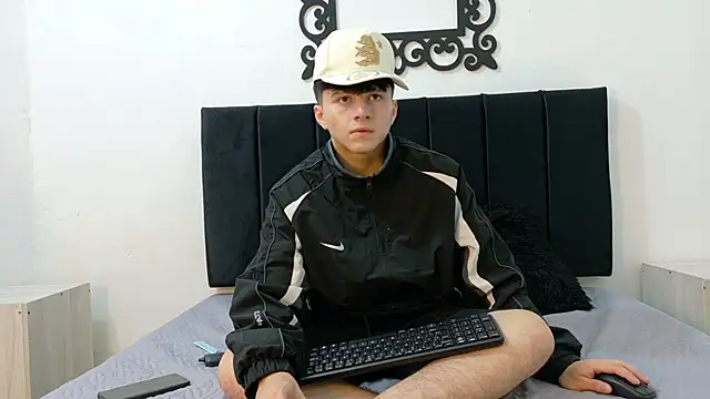 Snapshot of LunayDream chatting on 05.27.26 LunayDream online show from 05.27.26