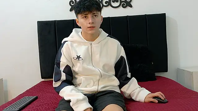 Snapshot of LunayDream chatting on 05.28.26 LunayDream online show from 05.28.26
